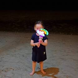 Thai-Toy mit LED und "Let it go" in Endlosschlaufe