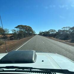 Über den Highway geht es wieder knapp 300km an die Küste