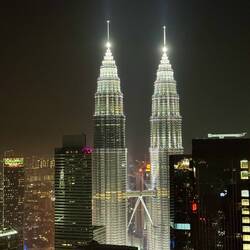 Petronas Twin Towers - 452 m