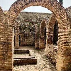 ..vertritt die muslimische Einflussnahme.