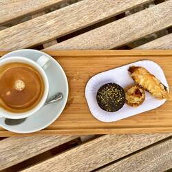 Um einer Überanstrengung vorzubeugen, gibts vor der Stadt noch eine kleine Stärkung.
