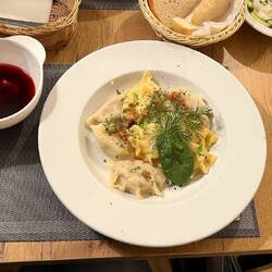 Pierogi mit Kartoffel- und Käsefüllung & Fleisch- und Krautfüllung