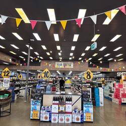 Alkohol bekommt man nicht im Supermarkt, sondern man muss wie in den USA "Liquor Stores" aufsuchen.