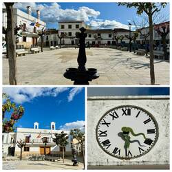 Plaza de España mit Rathaus und "Schlangenuhr"