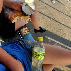 Unser Abendbrot am Strand mit Sonnenuntergang