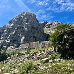 ..sich auch so manche Felsformationen, die..