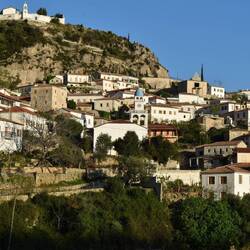 Vieille ville de Dhërmi à flanc de montagne