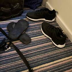 Ein paar Schuhe gekauft. Meine Radschuhe kann ich nicht mehr zu zivilen Klamotten anziehen