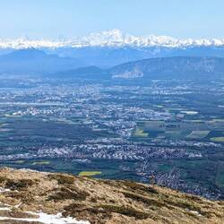 The sprawl of Geneva in the valley