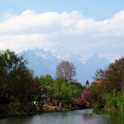 Berge mit Schnee gibt es auch