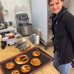 Stolz :) - unsere waren aber die Unförmigsten Brezen