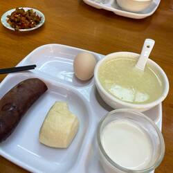 Unser Hotelfrühstück - langweiliges ging es nicht