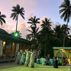 Tanz- und Gesangsvorstellung am Abend