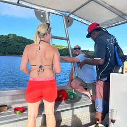 Bucks erklärt Chris irgendwas 😜