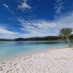 wirklich paradisisch, der Mc Kenzie Süsswasser See, er soll mit Eukaliptusöl angerreichert sein