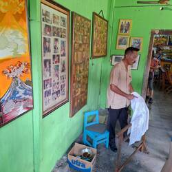 Demonstrating the batik process