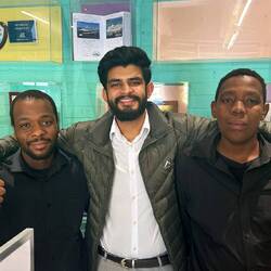 Akhona Rushi, Andy