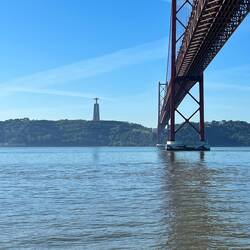 Christus und Ponte 25 do Abril