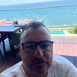 Das erste alkoholfreie Bier auf der Terrasse