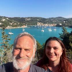 Ankerbucht, die AMBIRAMUS liegt vorne links 😂