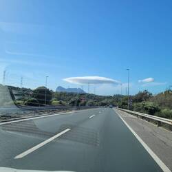 Der Felsen mit Wolke