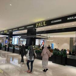 Yes, even Paul's from Paris had a spot at this mega food court