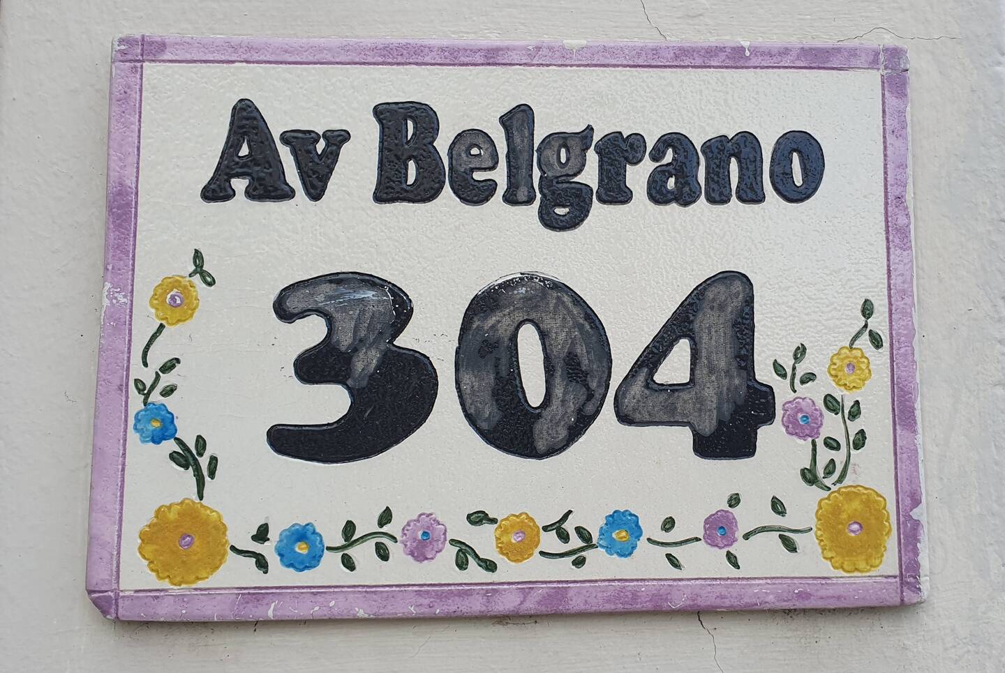 Diese Straße existiert in jeder Stadt :) Vermutlich benannt nach Manuel Belgrano.