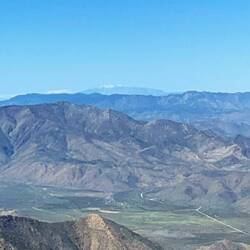 Der erste Blick auf den schneebedeckten Mount San Jacinto