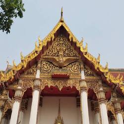 Und den Wat Ratchaburana Ratchaworawihan