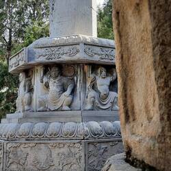 Ein altes Mönchsgrab