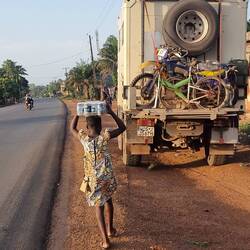 Kinderarbeit mit Bierpalette?
