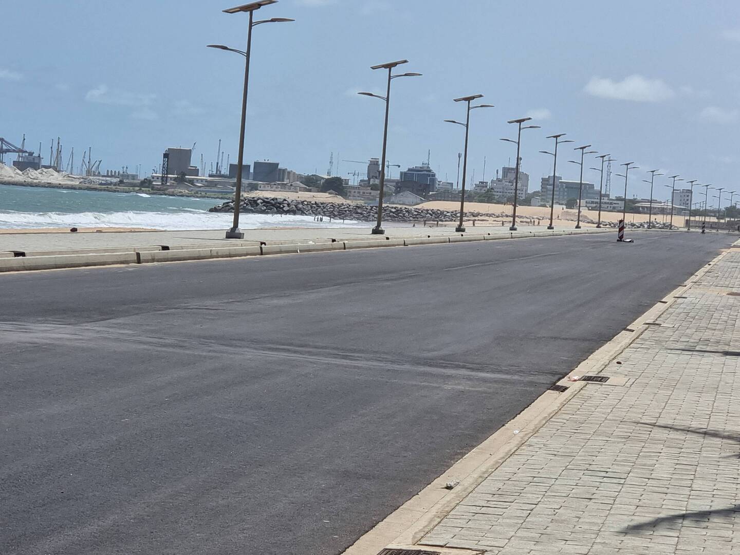 Strandpromenade vor dem Hotel Thaiti