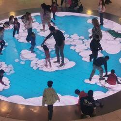 Der Boden reagiert auf Bewegung.