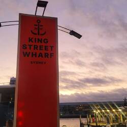 King Street Wharf, wo abends und auch tagsüber der Bär steppt
