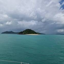 ...strahlt das Meer in noch intensiveren Farben