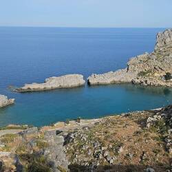 Eine minikleine Ankerbucht direkt neben der großen Bucht vor der Stadt