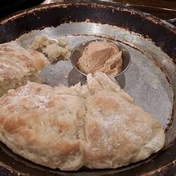 Biscuit with Cinnamon-Honey-Butter... warum??