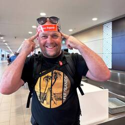 Chris geht als Handgepäck durch