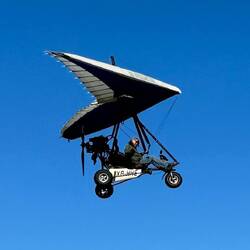 Rundflug mit dem Motorsegler wie Ikarus, nur sicherer