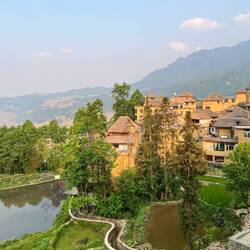 Pilz Häuser - wie bei uns Reeddachhäuser