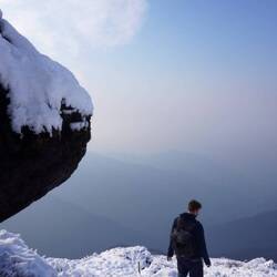 Kleiner Brocken vor großem Brocken