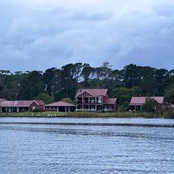 Die ersten weißen Siedler waren Dänen und das waren ihre Häuser