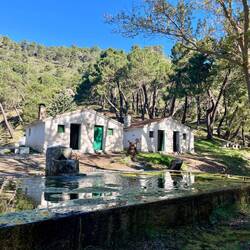 ..wirkt neben diesem aufgelassenen Campingplatz etwas trostlos.