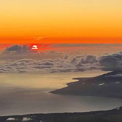 Neben uns sagte ein Hawaiianer, er habe noch nie die Küste von hier oben gesehen....Glück gehabt 😊