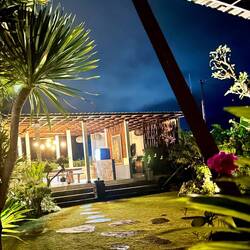 hier frühstücken wir