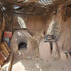 Four à pain. Les femmes y travaillent le matin.