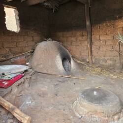 Four à pain traditionnel.... et toujours fonctionnel. Les femmes y font le pain tous les matins.