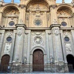 ..die Kathedrale (Santa María de la Encarnación de Granada), die es mir fotografisch nicht erlaubt..