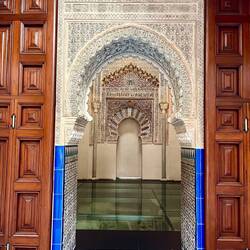 Leider nicht mehr frei zugänglich ist die älteste Universität der Stadt aus dem Jahr 1349.