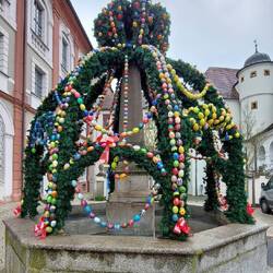 ...und einen Eierbrunnen...